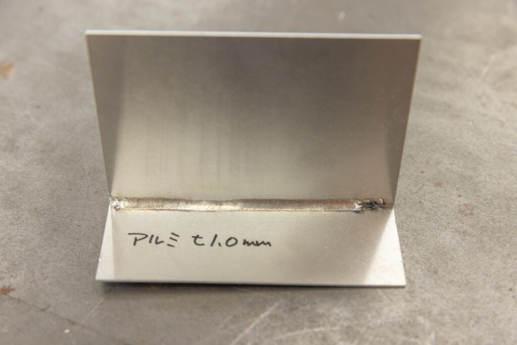 アルミt1.0mmの角継手を溶接したサンプル