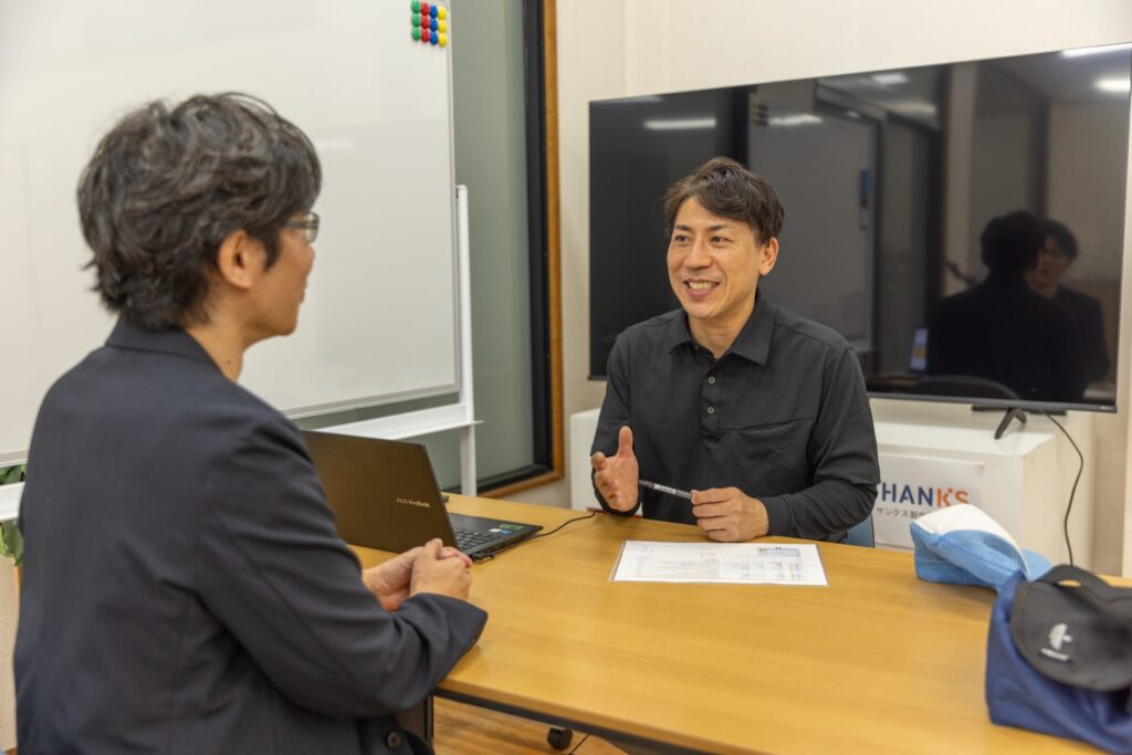 実演後に導入について相談している様子