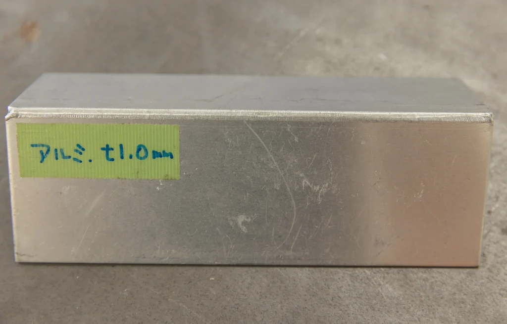 アルミt1.0mmの薄板を箱状に溶接したサンプル